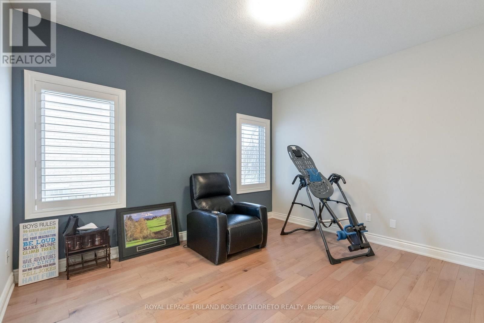 6968 CLAYTON WALK Image 25