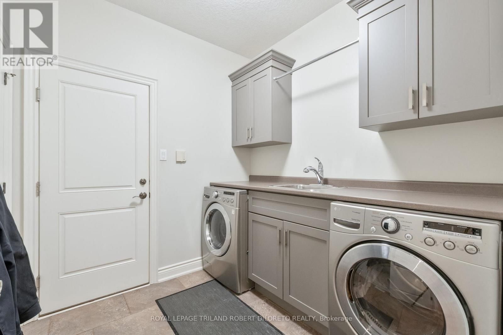 6968 CLAYTON WALK Image 26