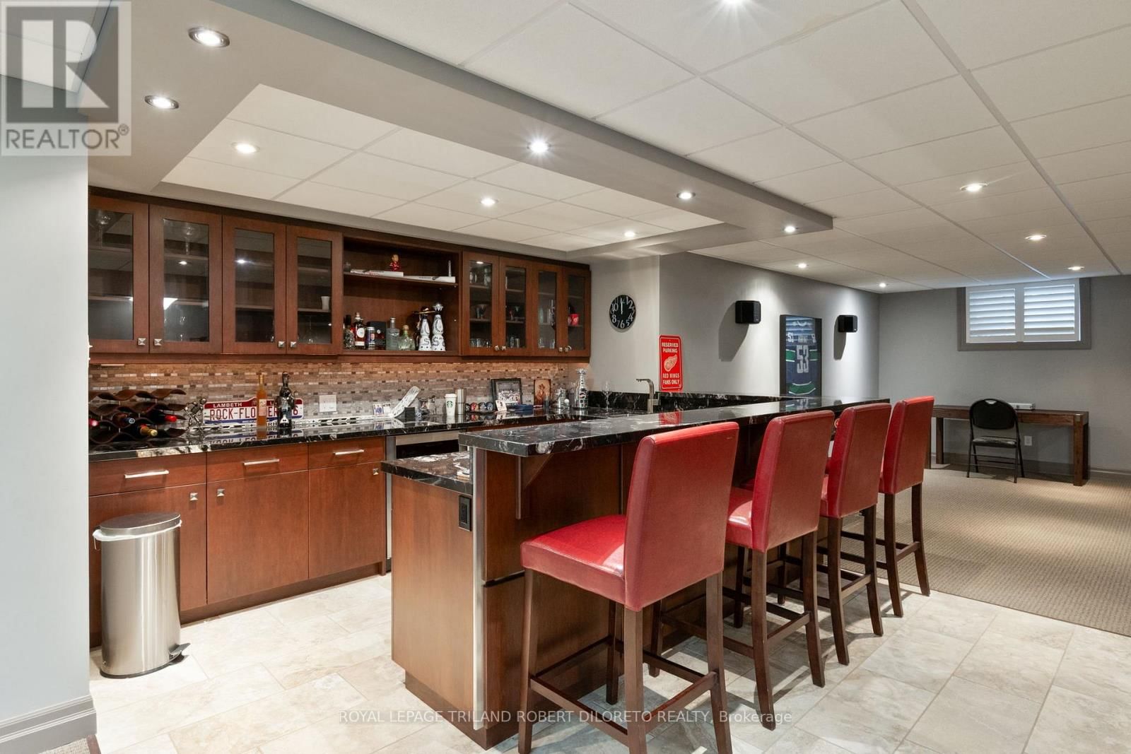 6968 CLAYTON WALK Image 30