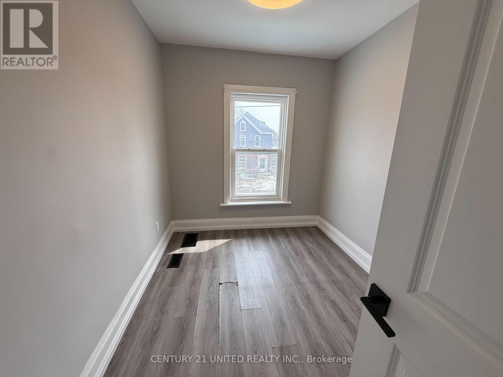 A - 468 BOLIVAR STREET Image 9