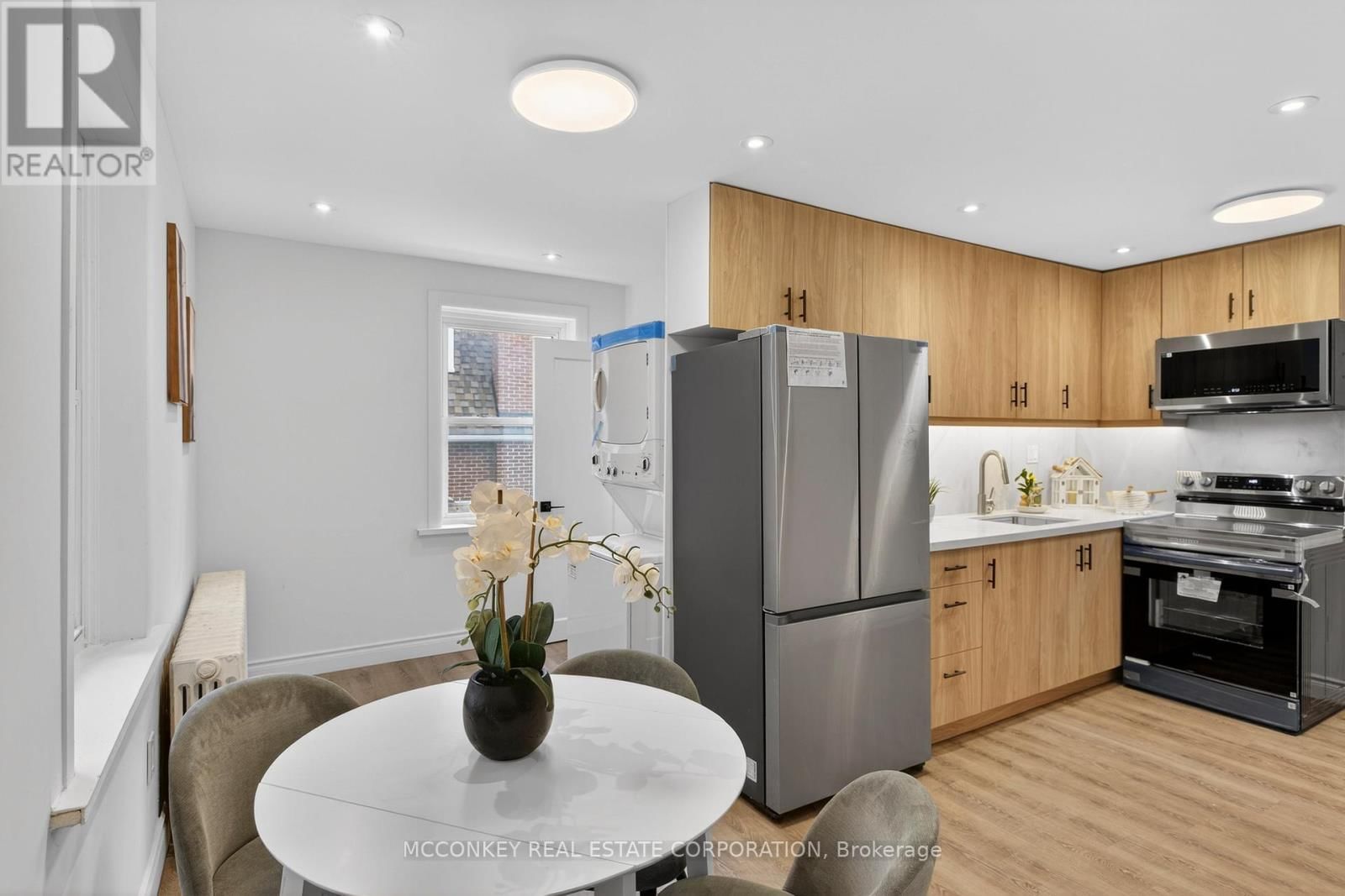 639 RUBIDGE STREET Image 9