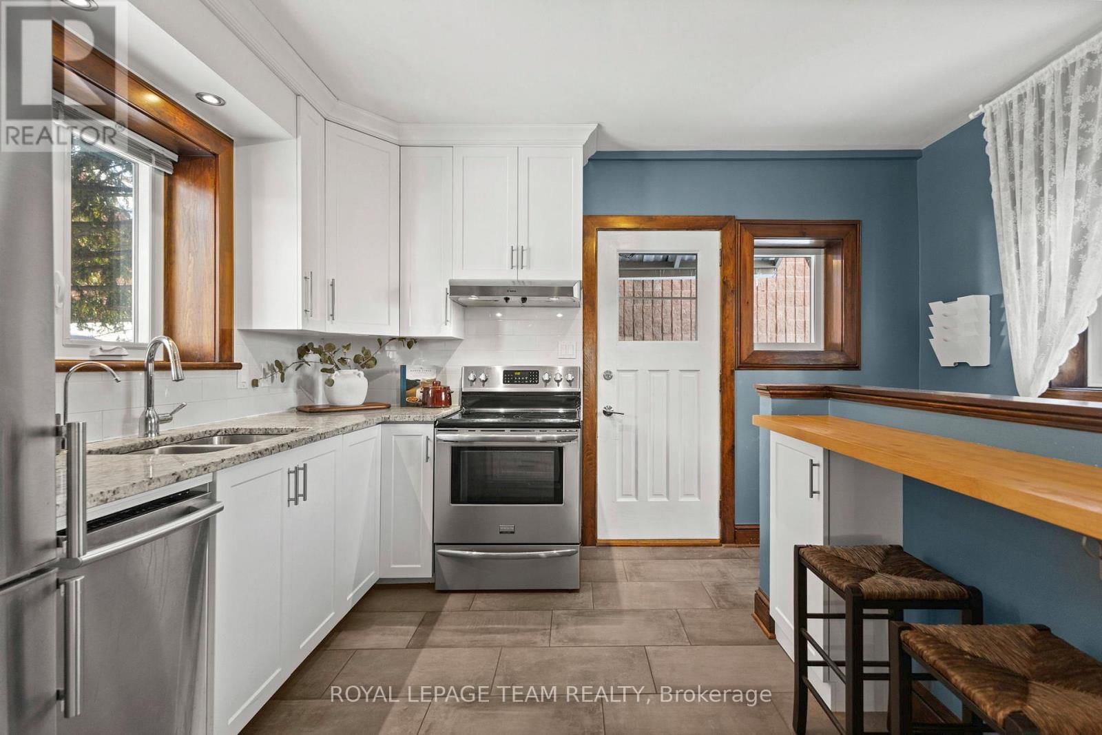 92 THIRD AVENUE Image 12