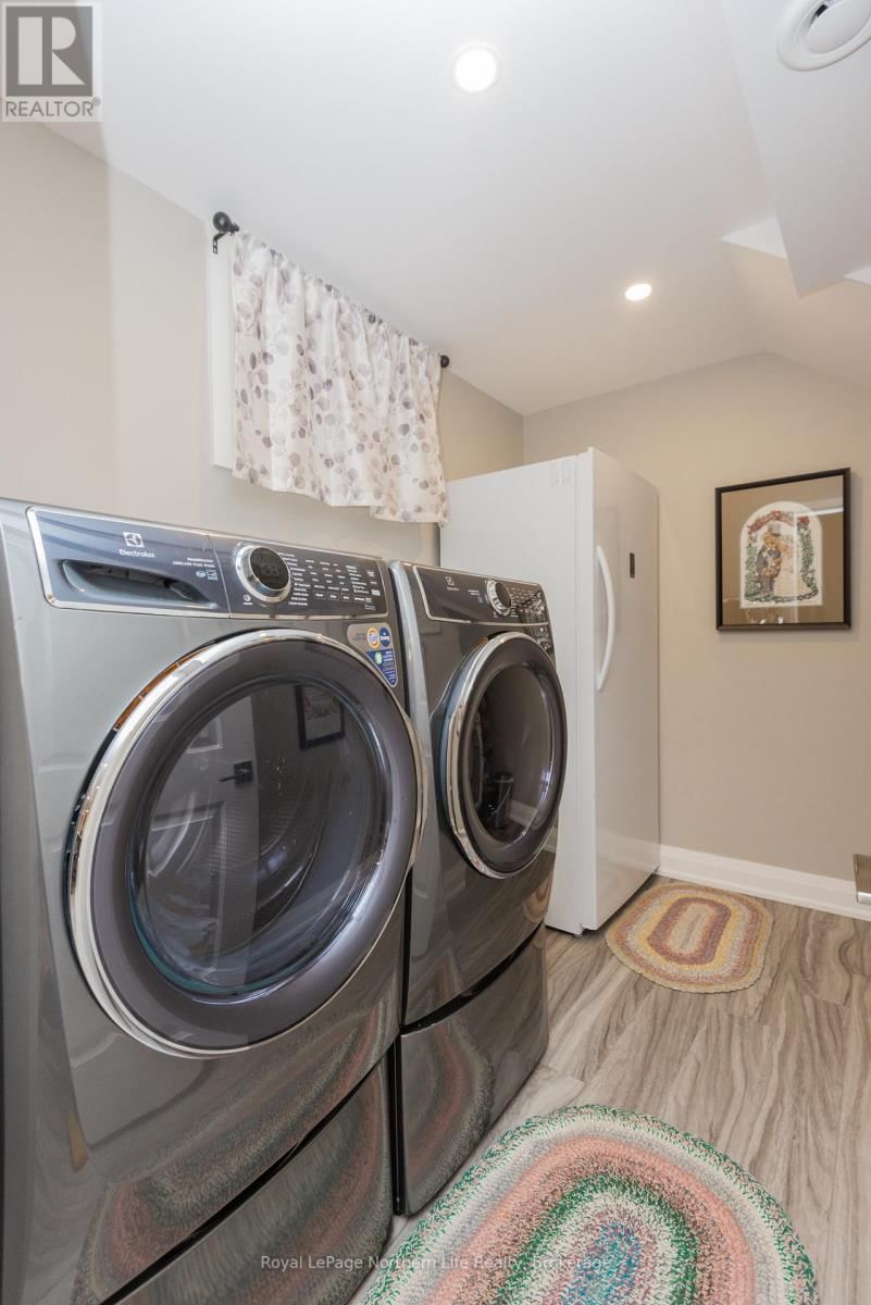 106 RIVERSIDE DRIVE Image 37