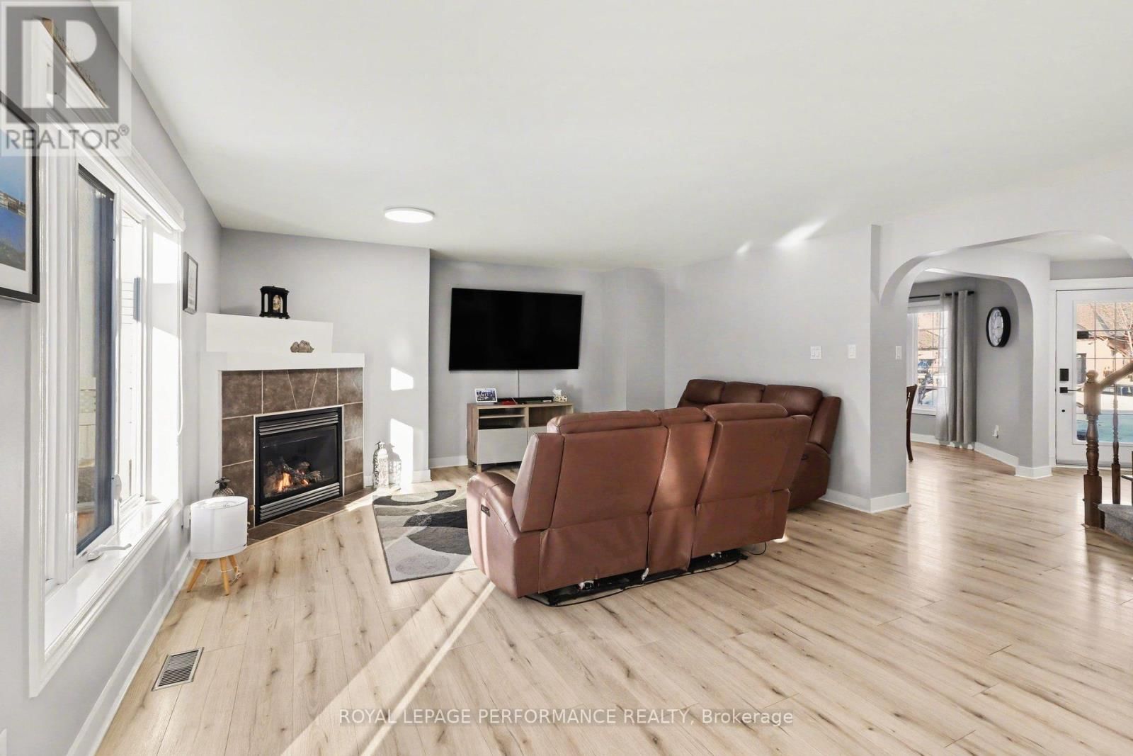 333 TIMBERTRAIL TERRACE Image 6