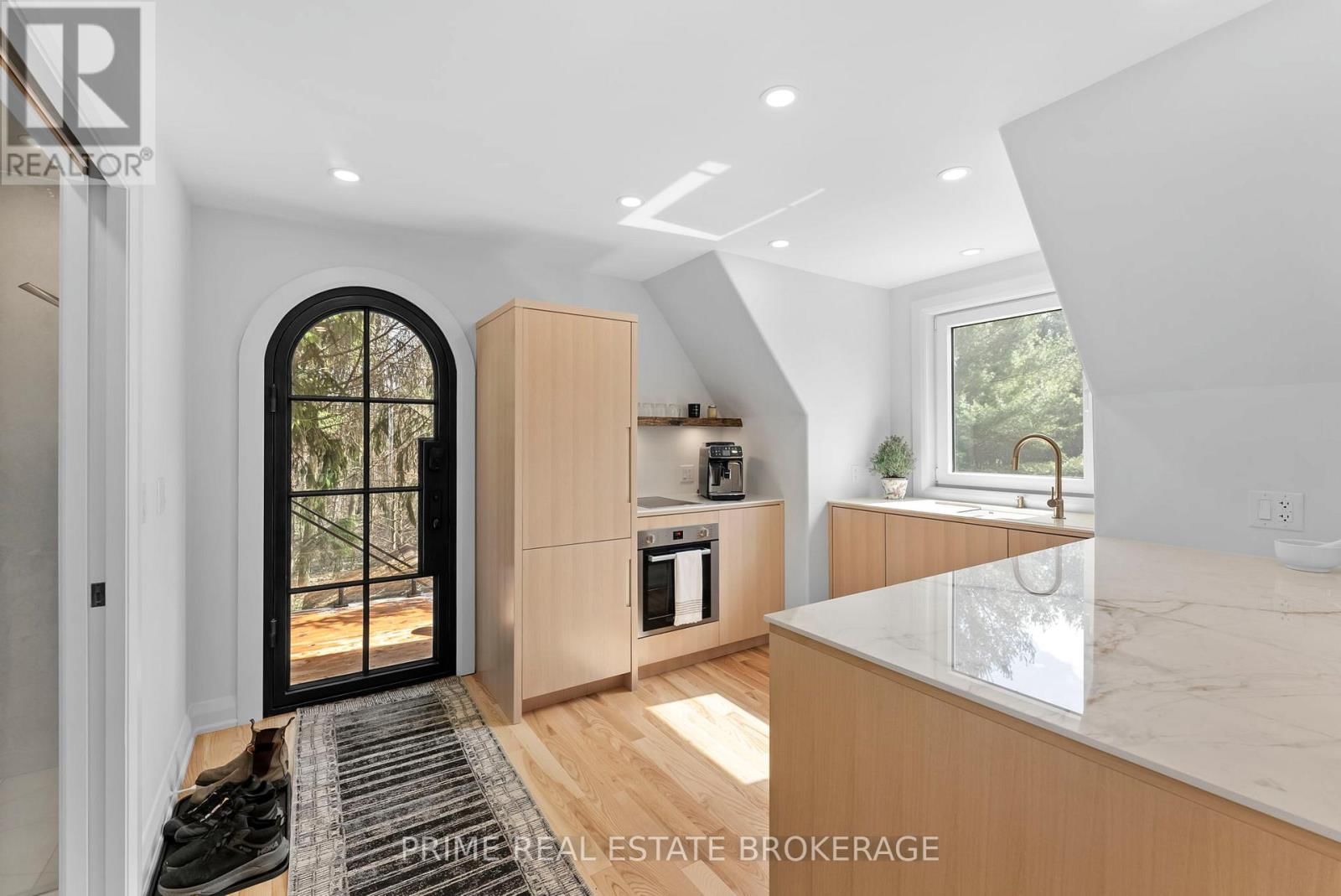 575 EMILY STREET Image 37