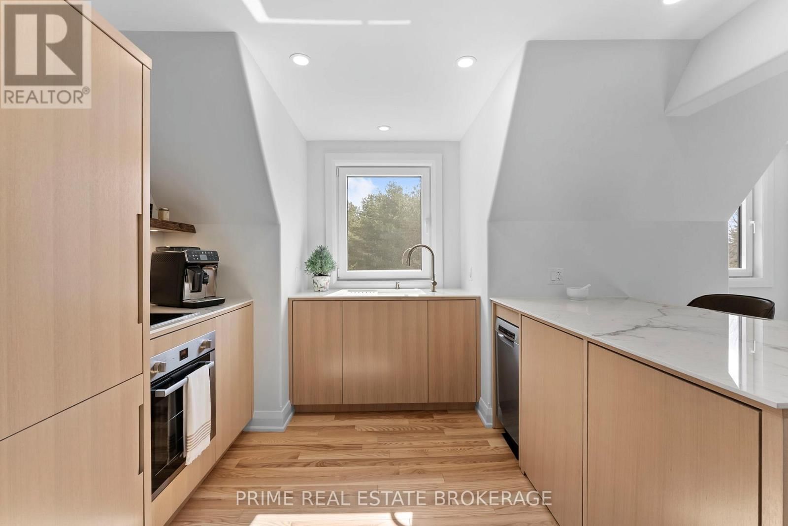 575 EMILY STREET Image 39