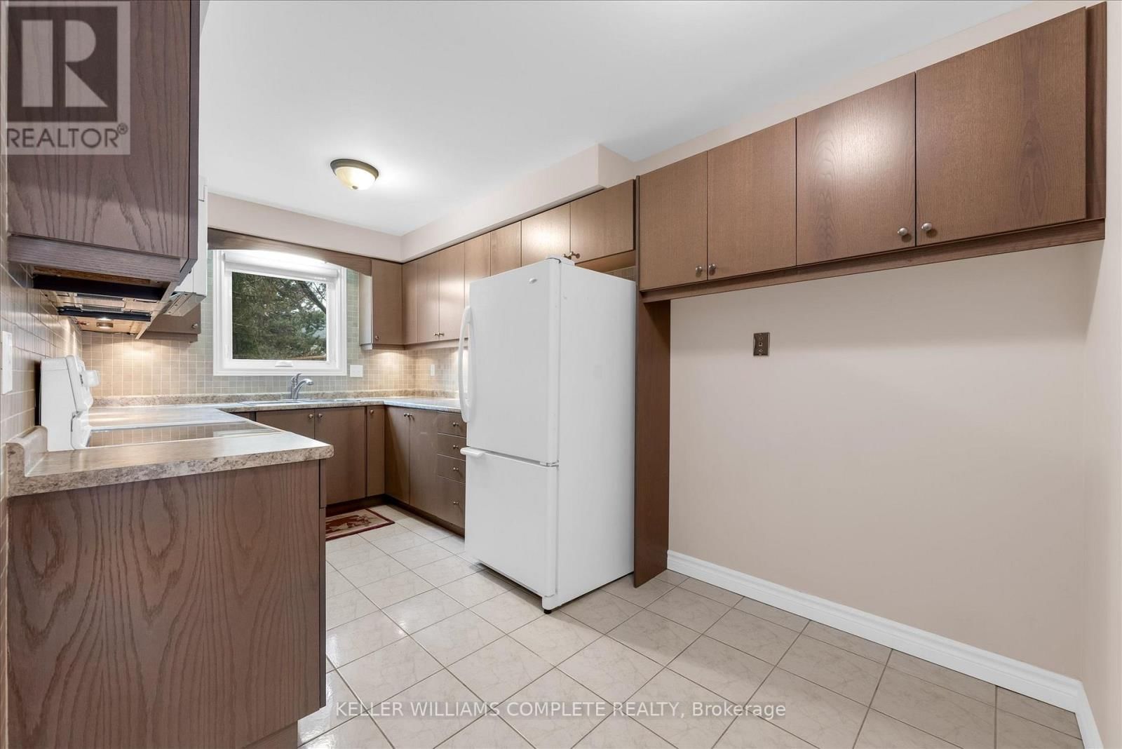 1 - 230 MEADOWBROOK DRIVE Image 11