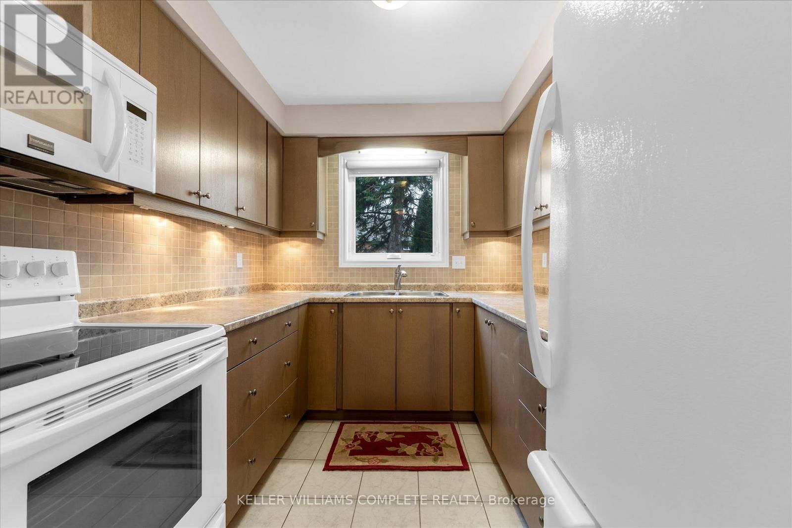 1 - 230 MEADOWBROOK DRIVE Image 12