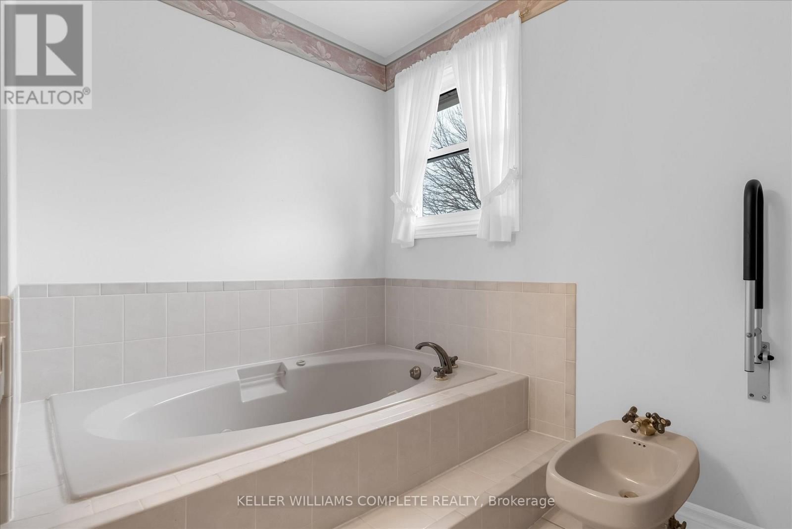 1 - 230 MEADOWBROOK DRIVE Image 24