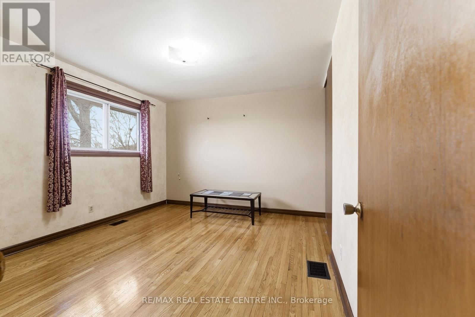 640 BRIDGE STREET EAST Image 20