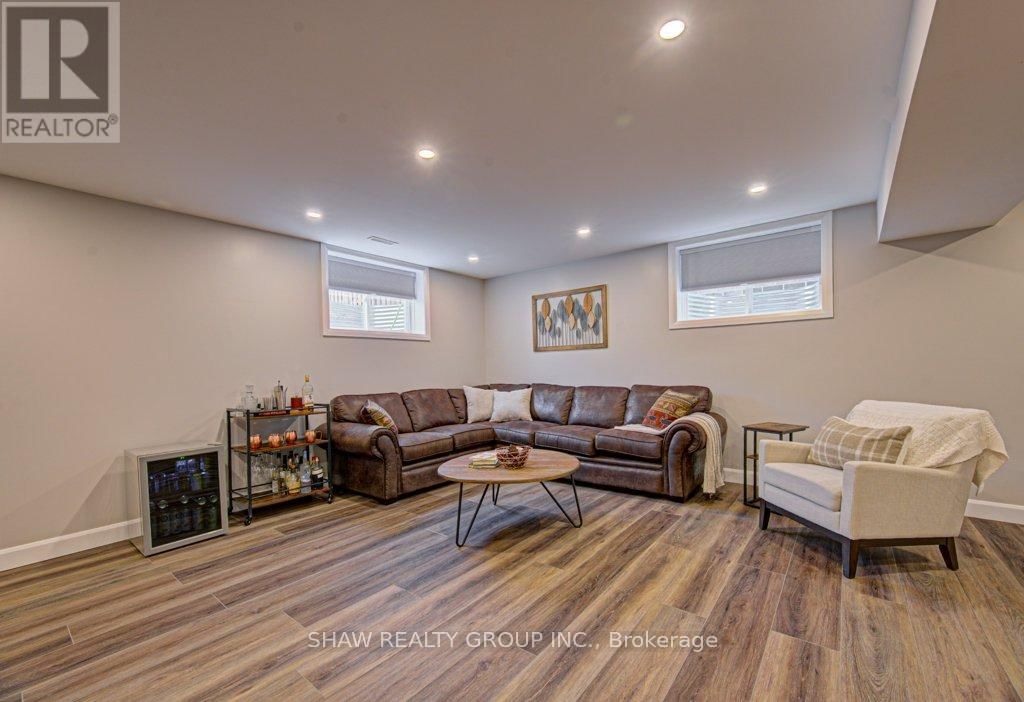 15 MATHESON CRESCENT Image 32