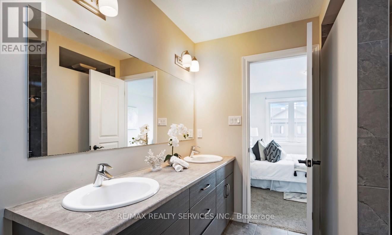 24 LAWSON STREET Image 11