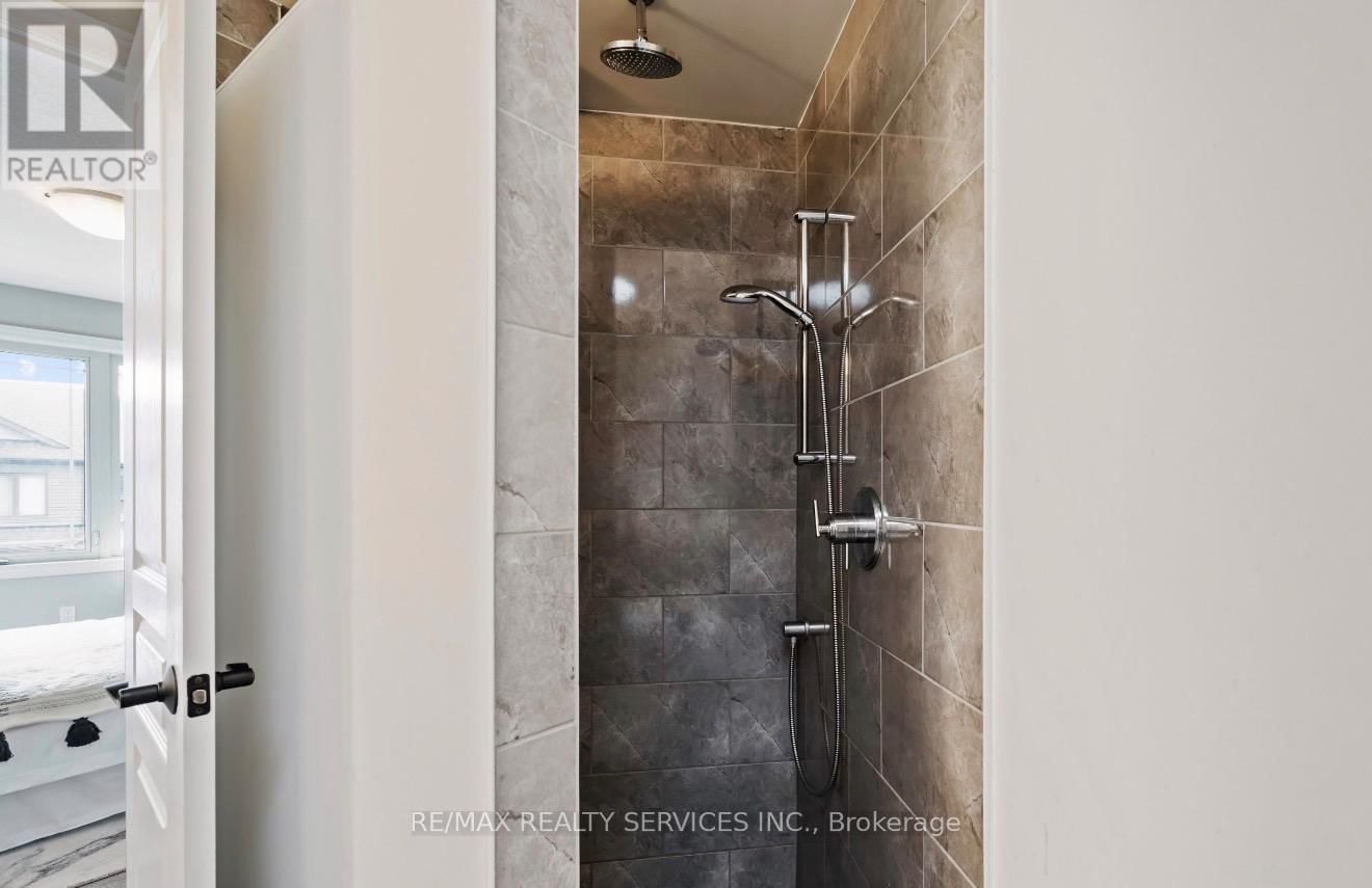 24 LAWSON STREET Image 12