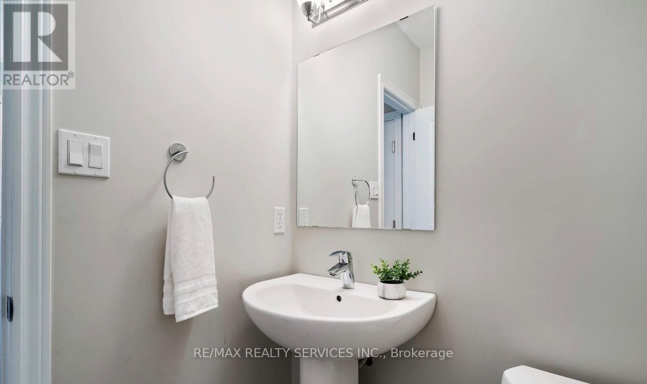 24 LAWSON STREET Image 9