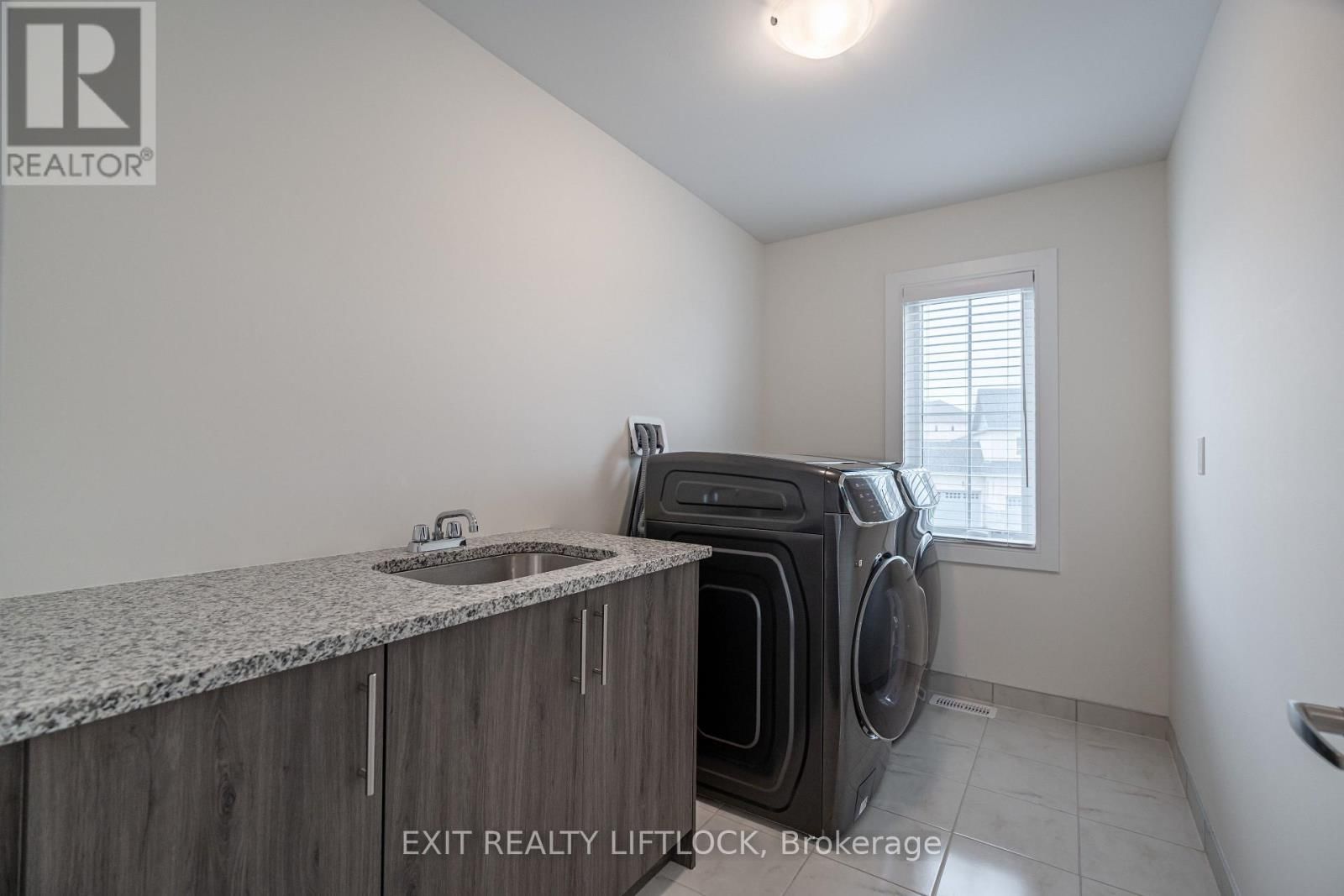 9 WISHING WELL LANE Image 29