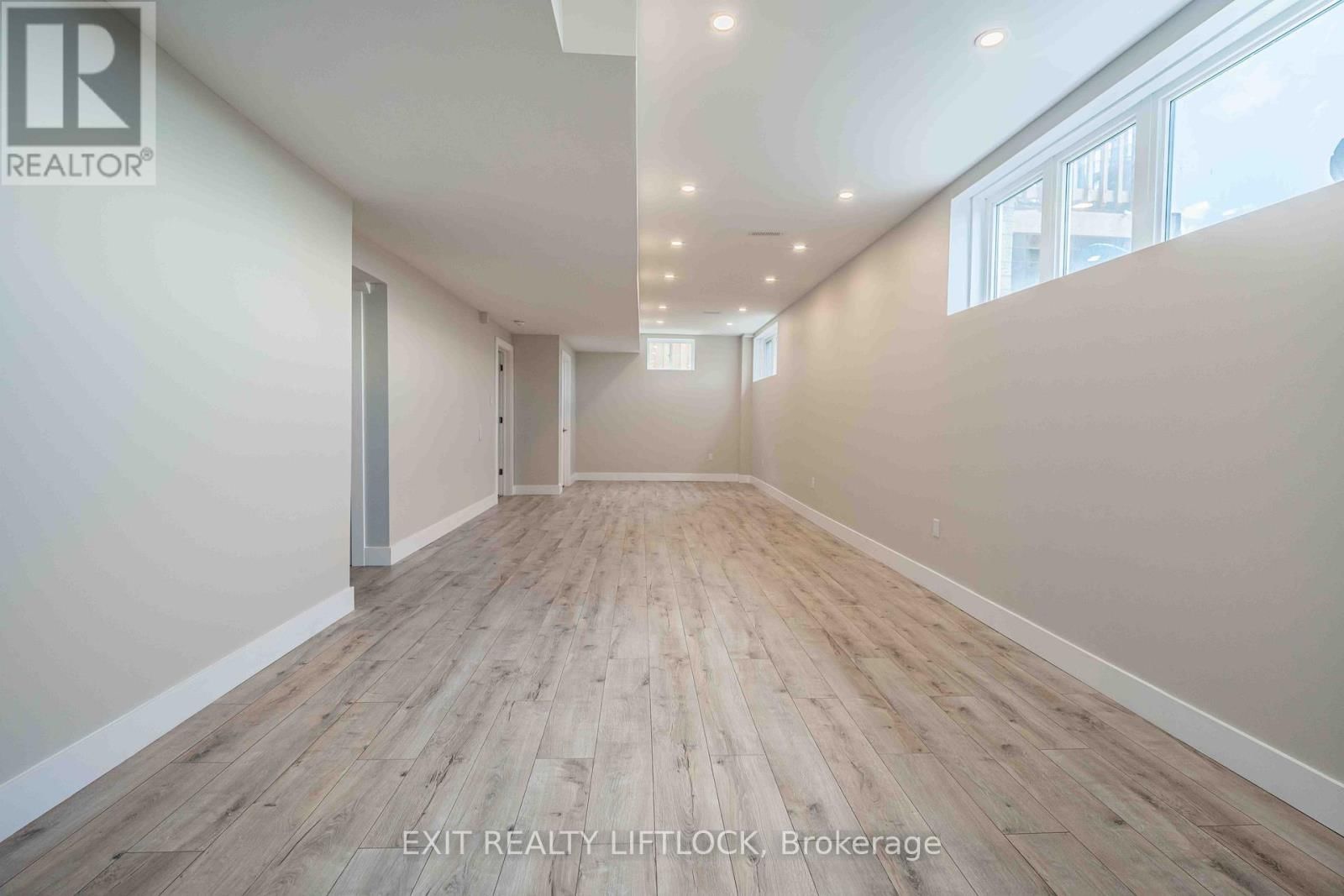 9 WISHING WELL LANE Image 32