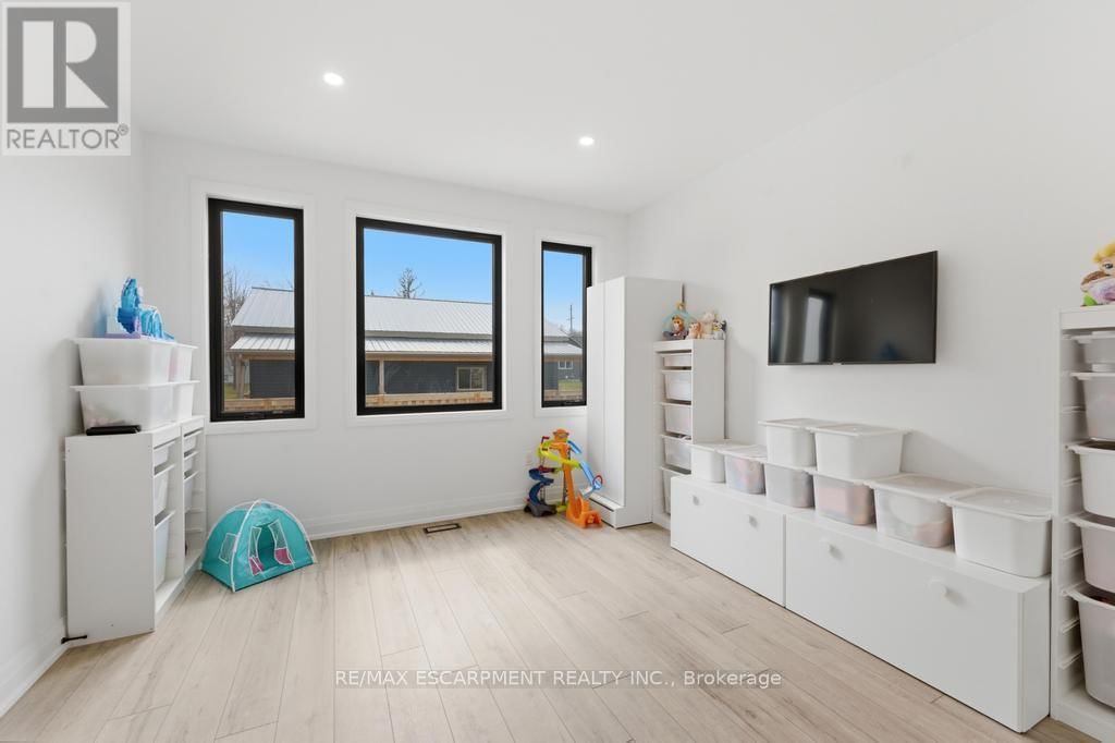 3634 VOSBURGH PLACE Image 15