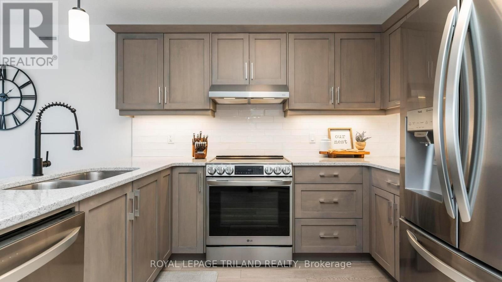 131 EMPIRE PARKWAY Image 12