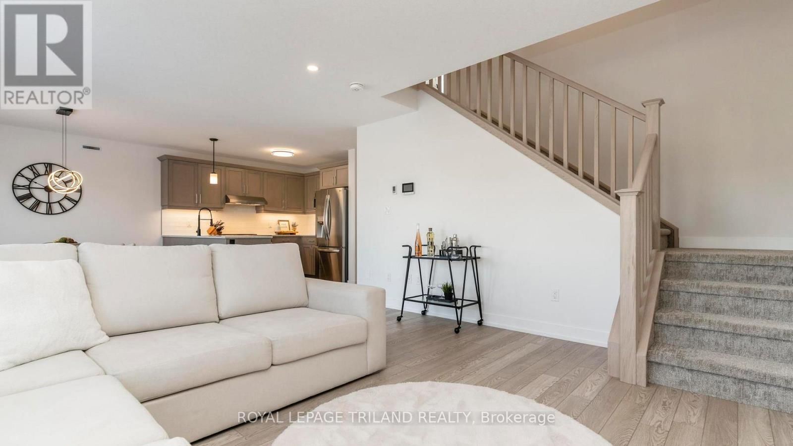 131 EMPIRE PARKWAY Image 17