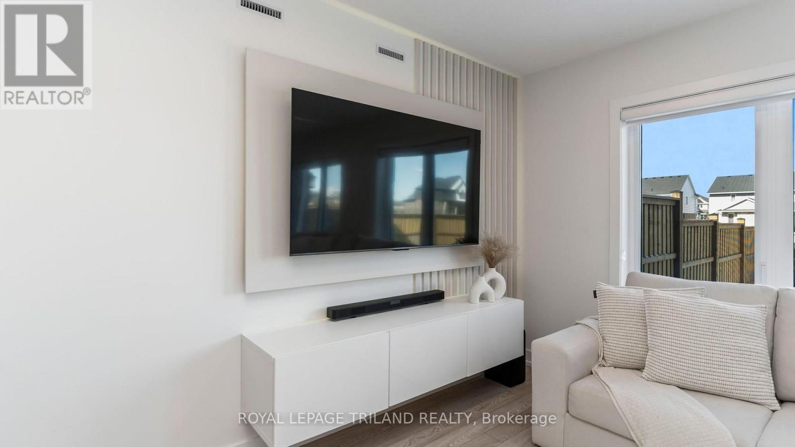 131 EMPIRE PARKWAY Image 18