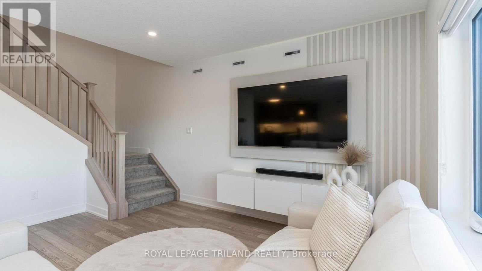 131 EMPIRE PARKWAY Image 19