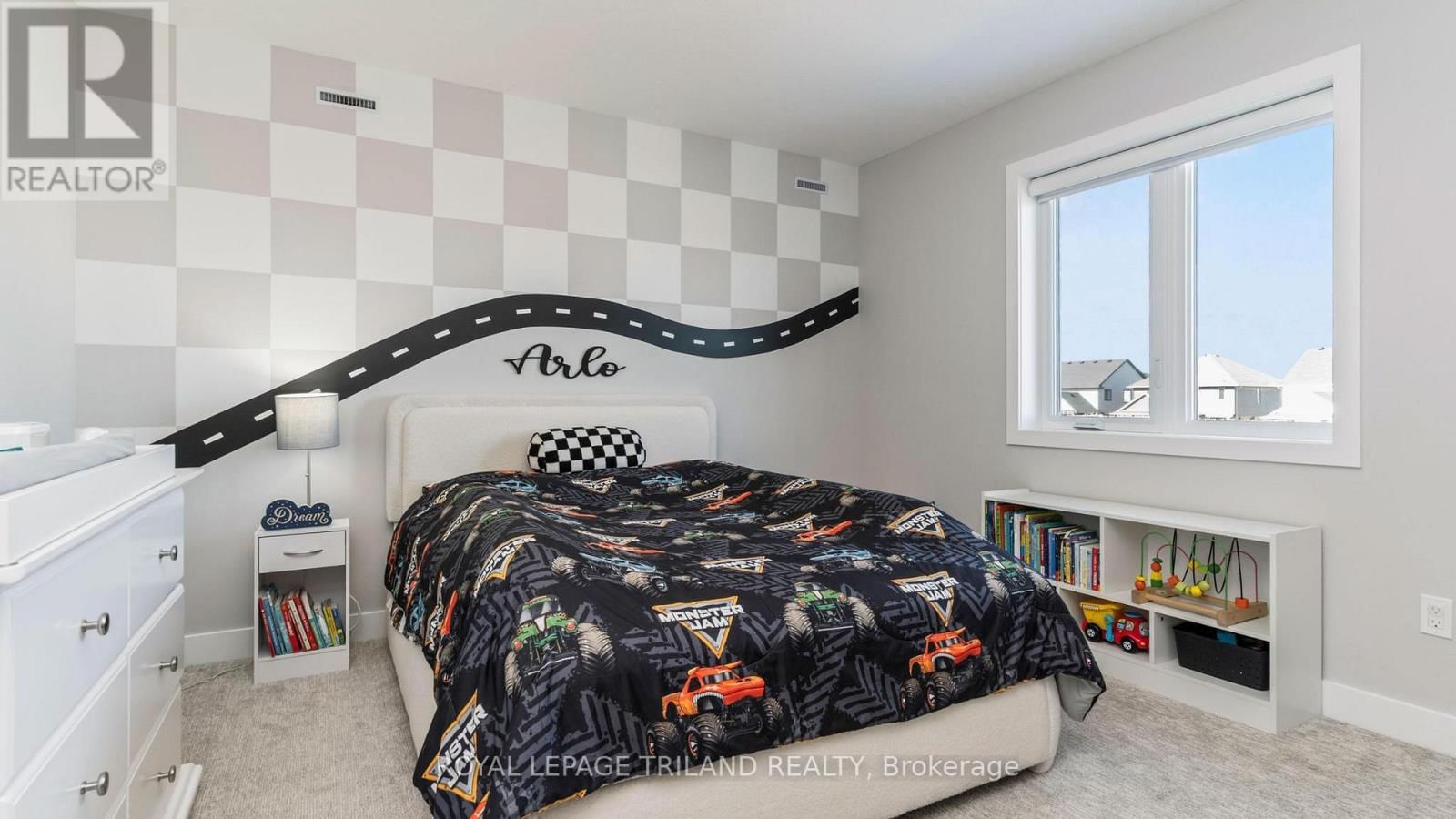 131 EMPIRE PARKWAY Image 23