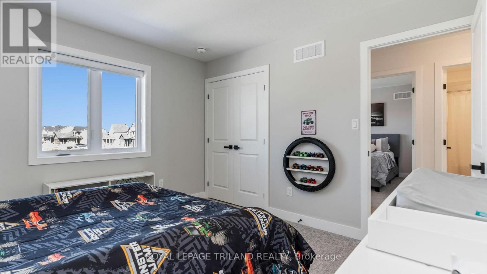 131 EMPIRE PARKWAY Image 24