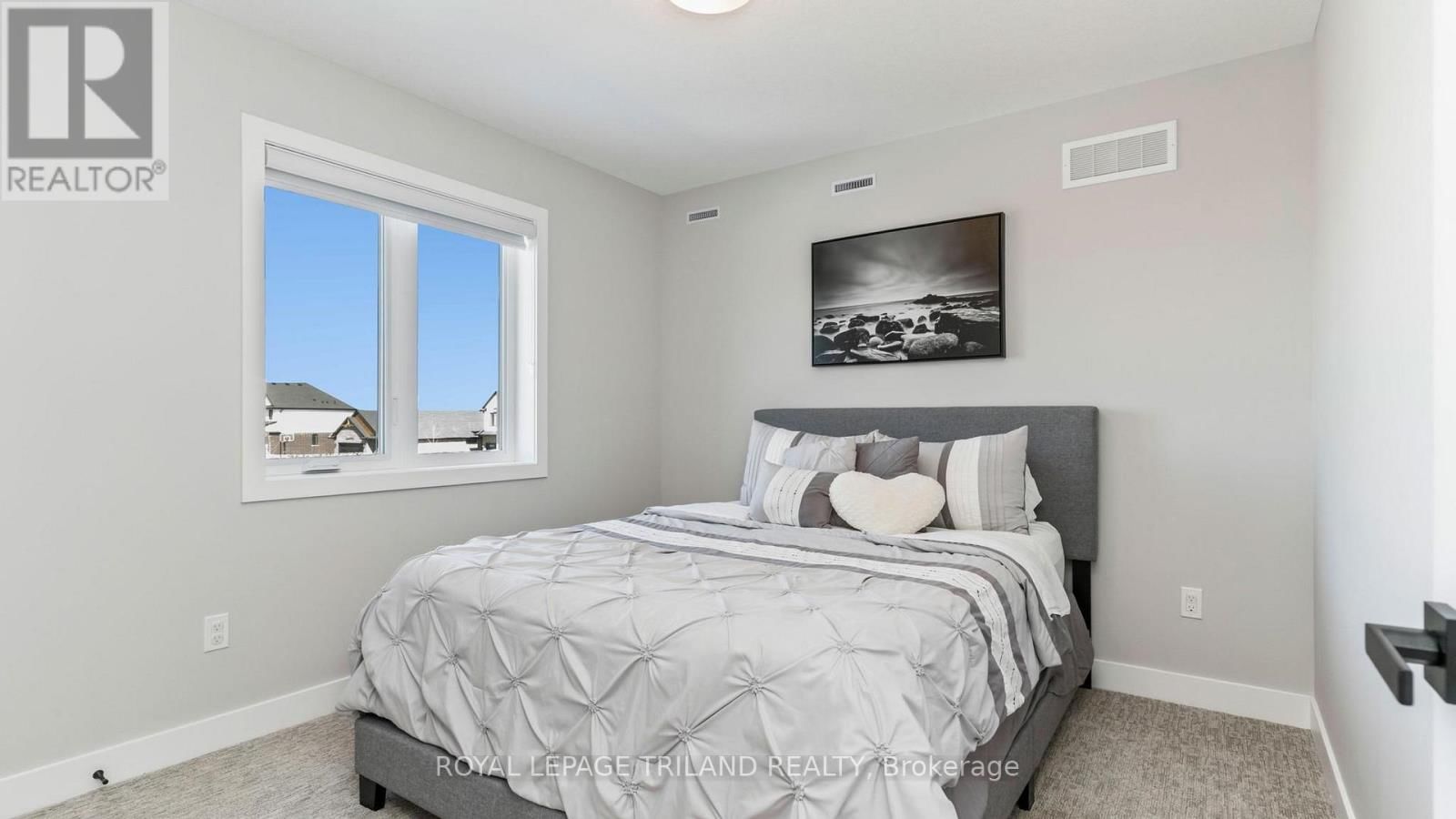 131 EMPIRE PARKWAY Image 25