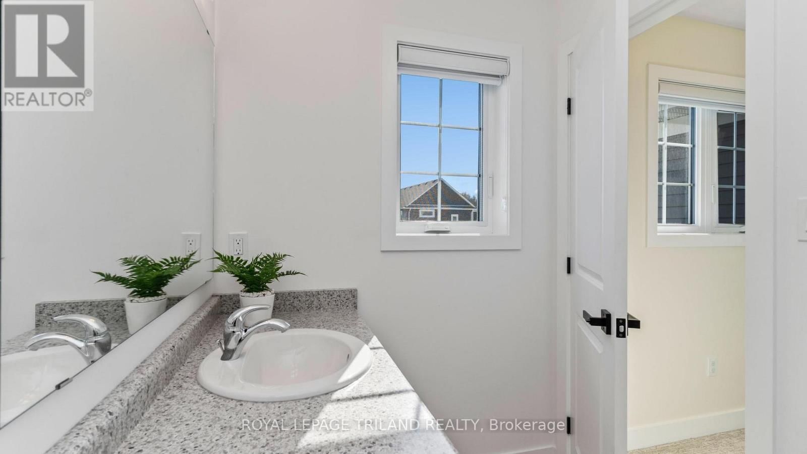 131 EMPIRE PARKWAY Image 31