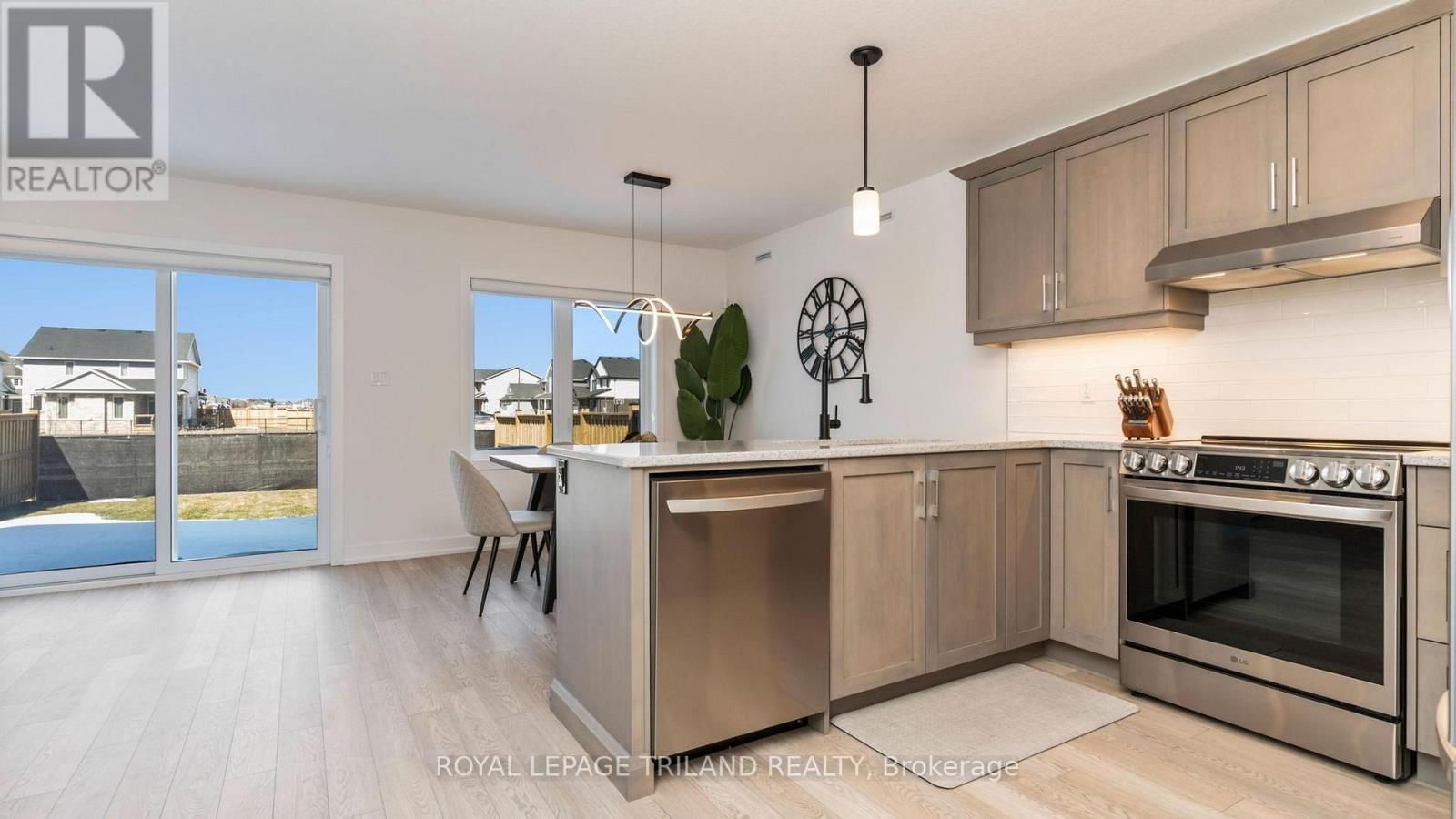 131 EMPIRE PARKWAY Image 9