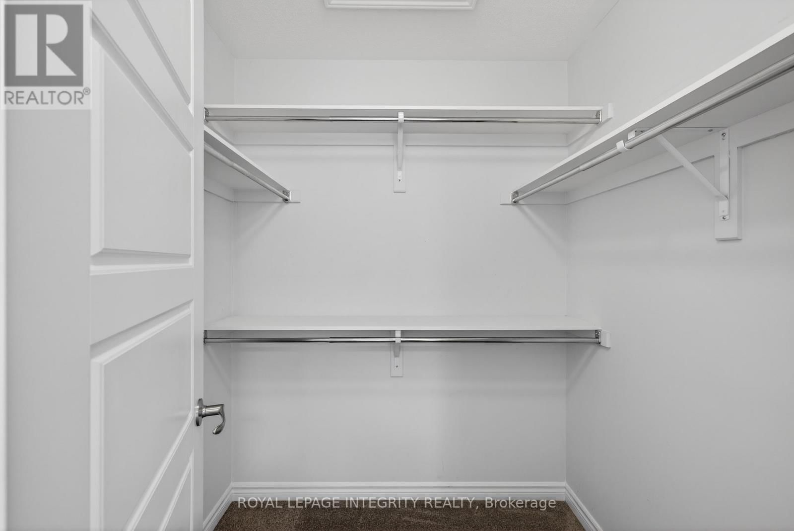 21 CASPIAN ROW Image 18