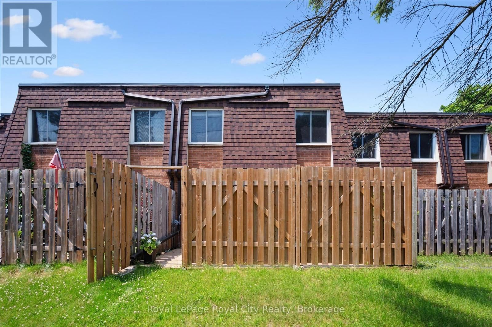 16 - 120 COUNTRY CLUB DRIVE Image 18