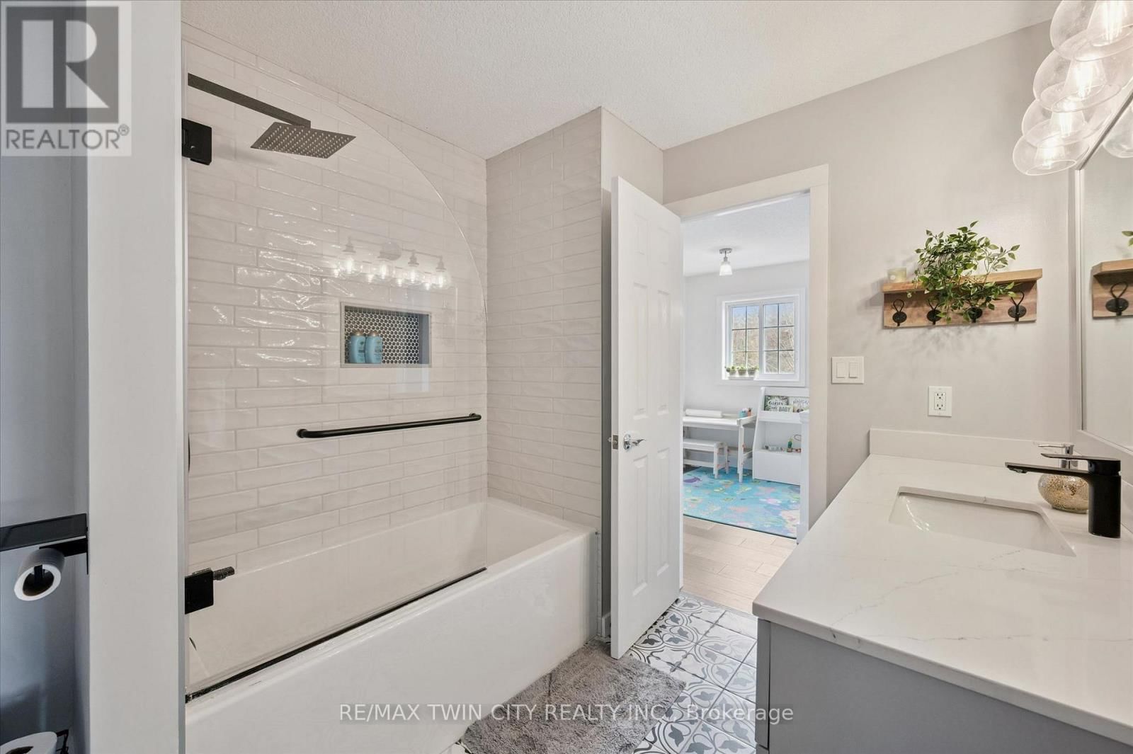 7 - 468 DOON SOUTH DRIVE Image 15