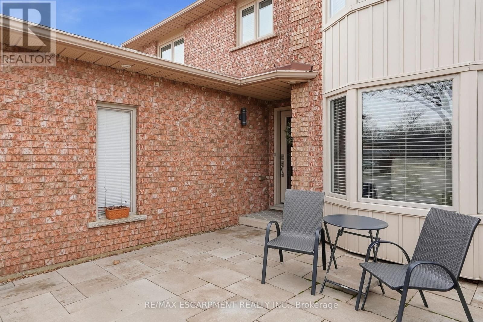 31 REPUBLIC AVENUE Image 34