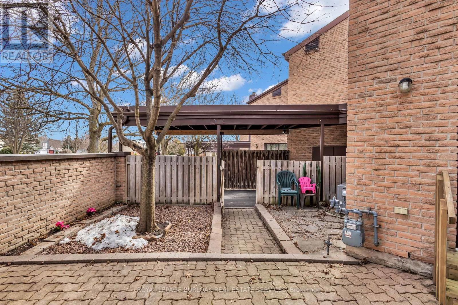 3 - 28 UNDERHILL CRESCENT Image 27