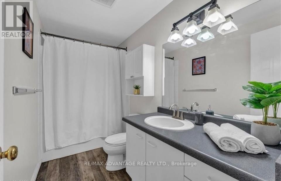 17 - 217 MARTINET AVENUE Image 22