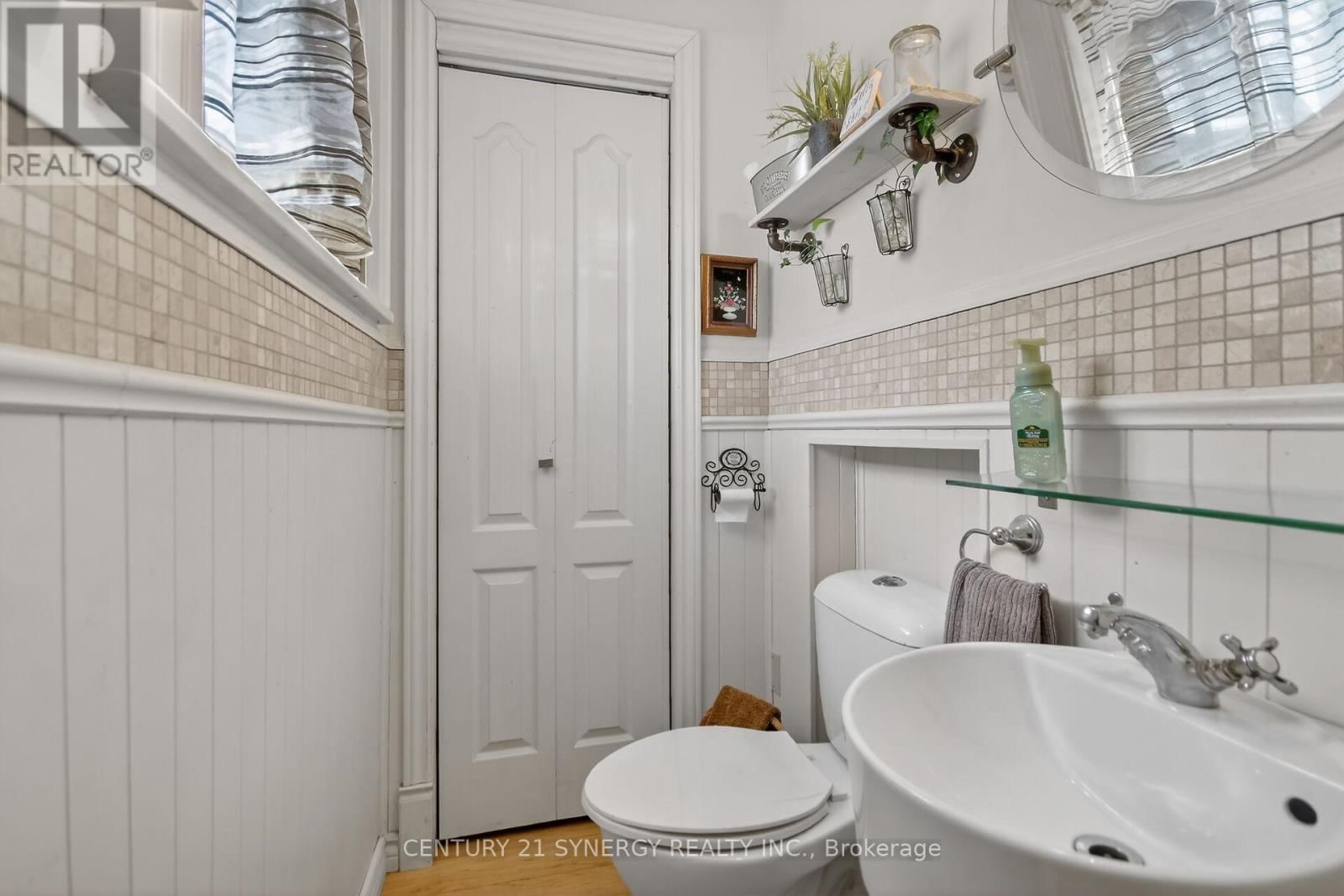 49 QUEEN STREET NORTH Image 16