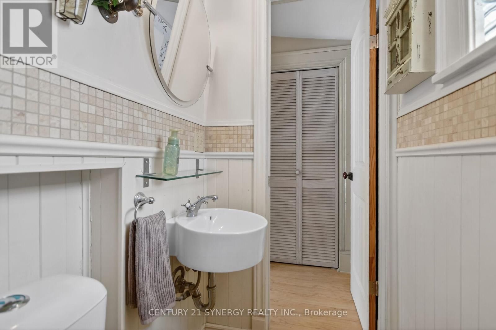 49 QUEEN STREET NORTH Image 17