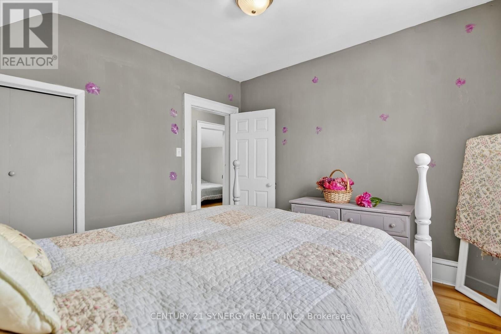 49 QUEEN STREET NORTH Image 23