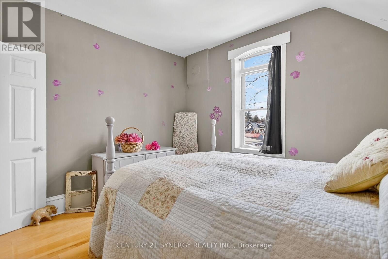 49 QUEEN STREET NORTH Image 24