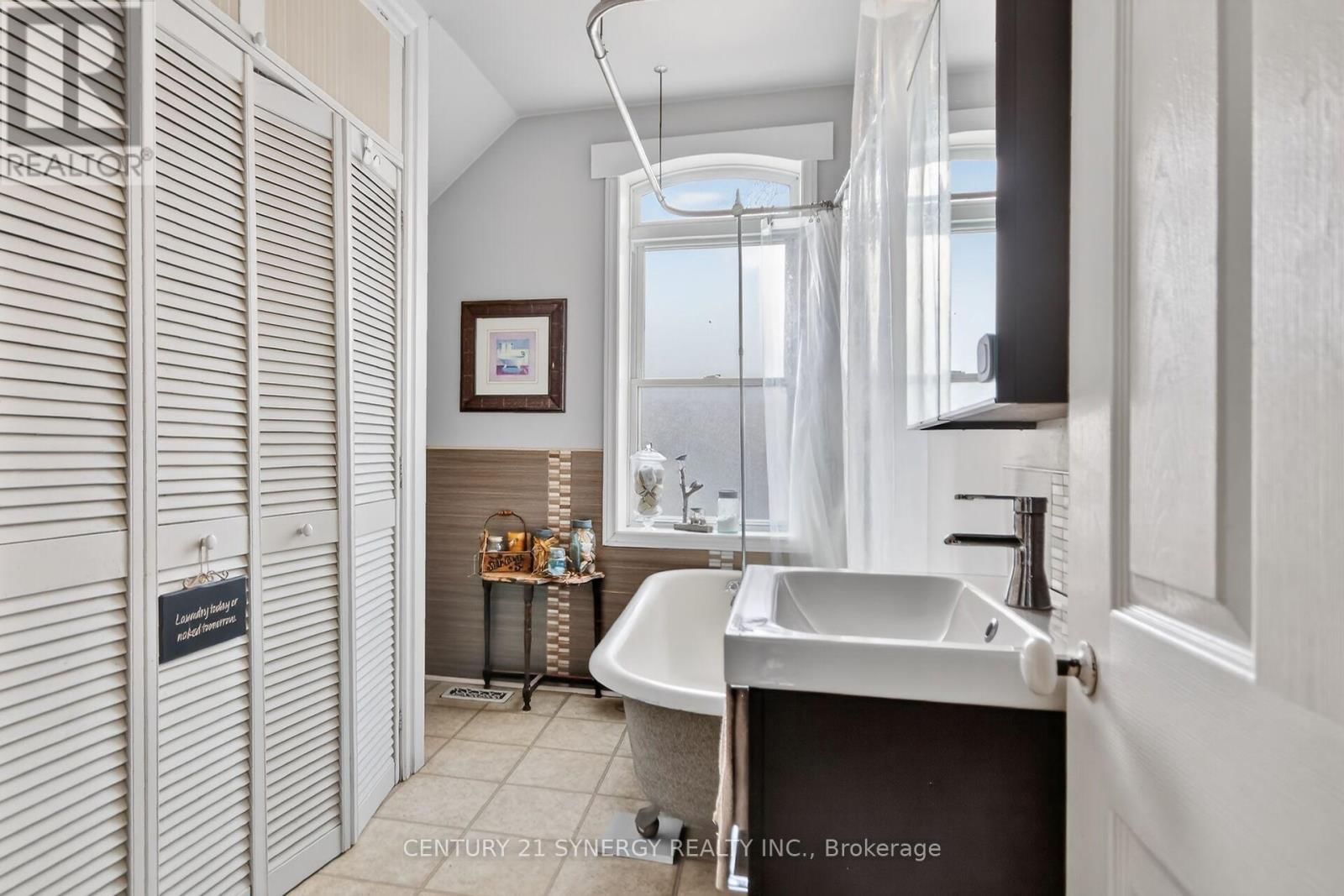 49 QUEEN STREET NORTH Image 26