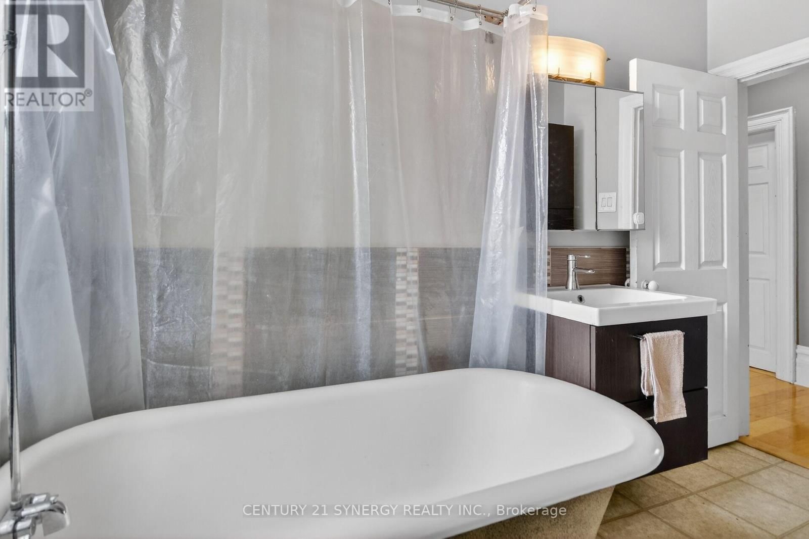 49 QUEEN STREET NORTH Image 27