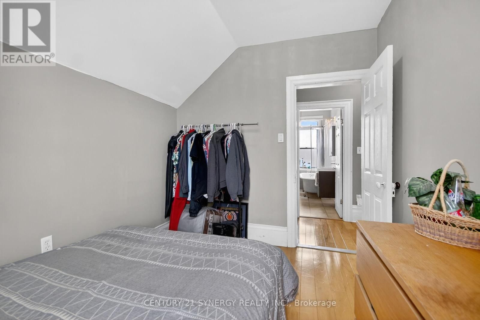 49 QUEEN STREET NORTH Image 31