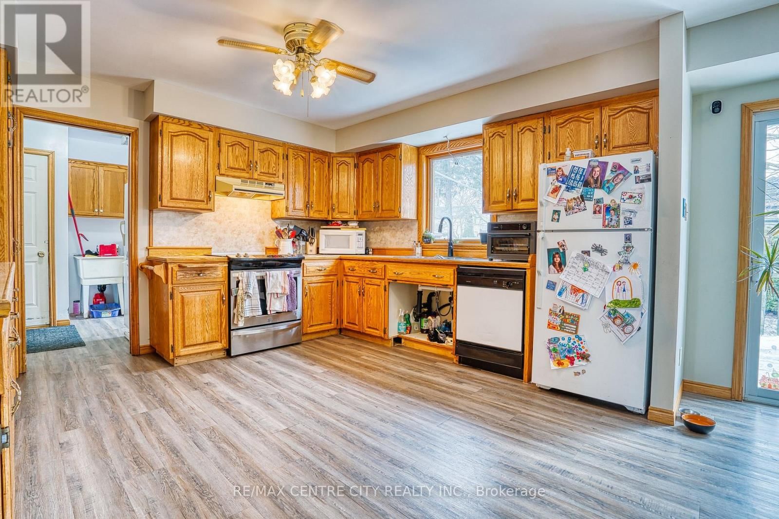 520 VICTORIA STREET Image 13