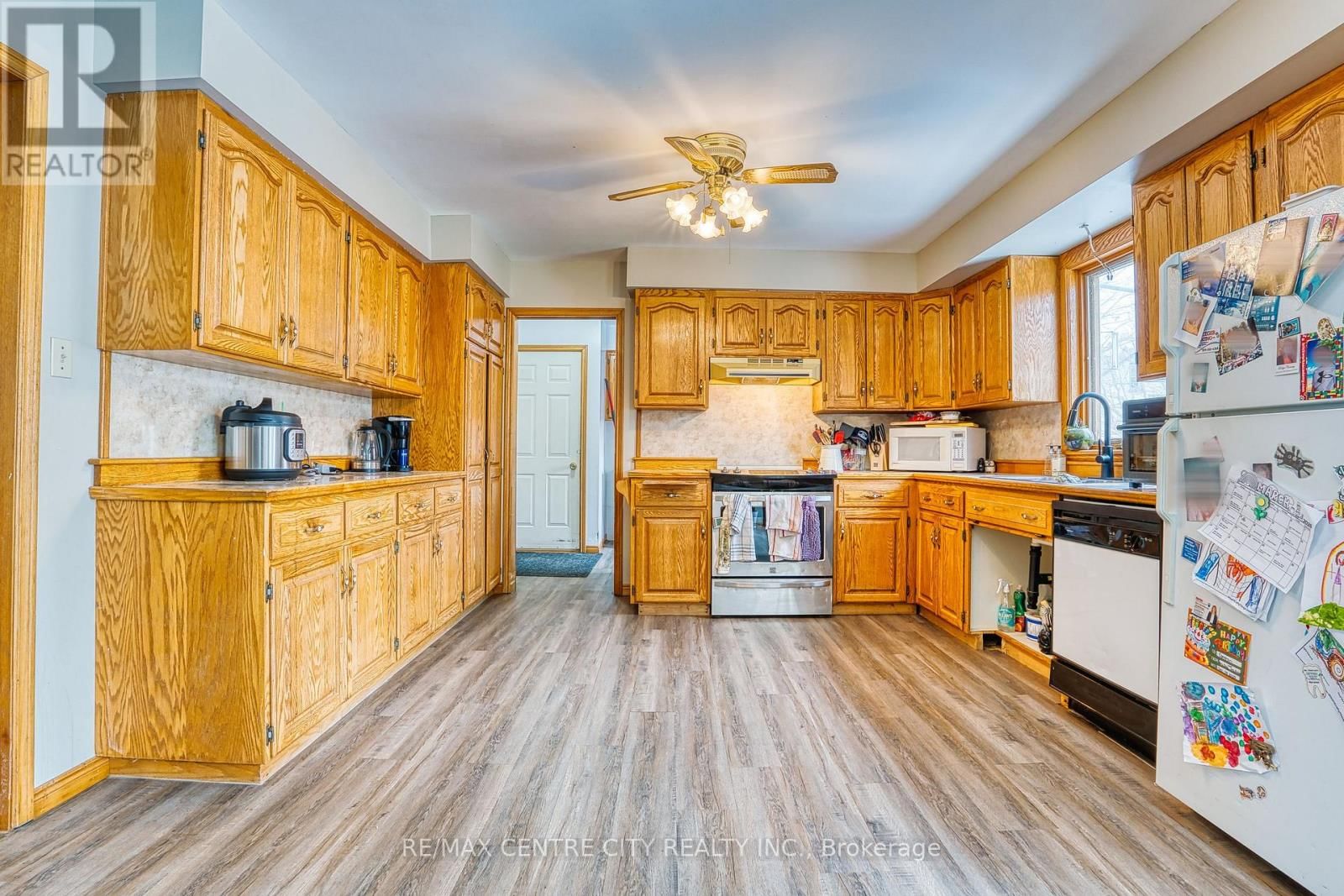 520 VICTORIA STREET Image 14