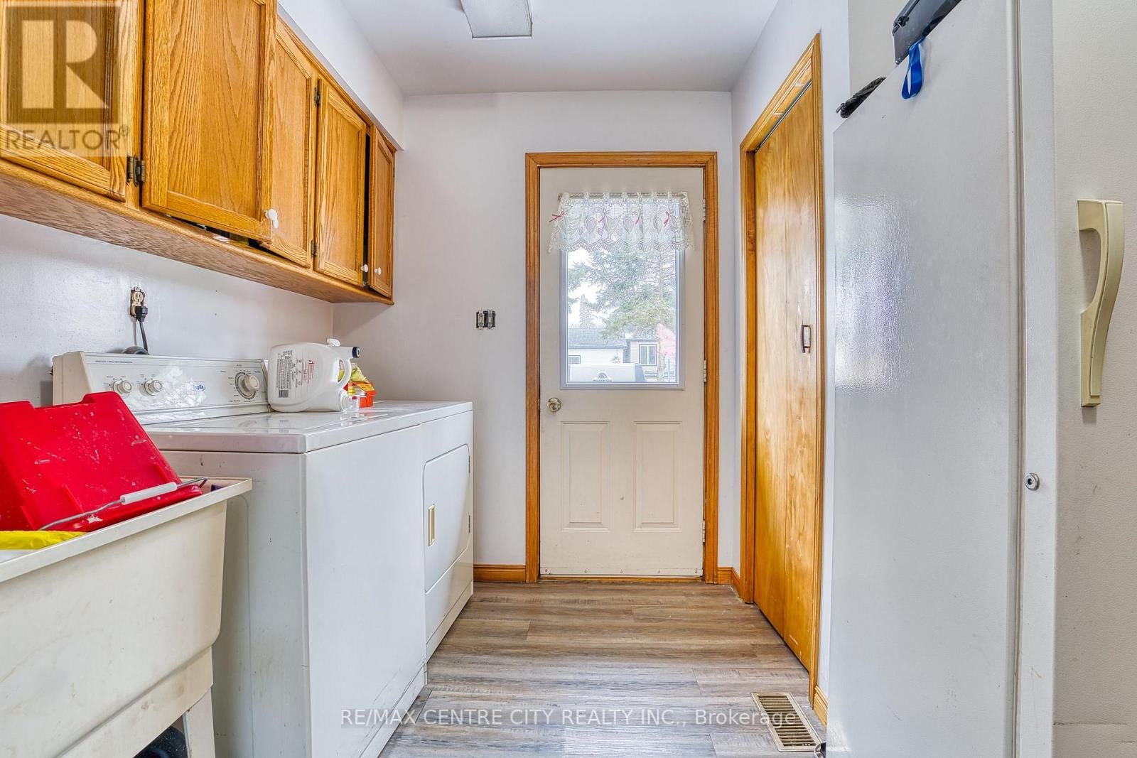 520 VICTORIA STREET Image 17