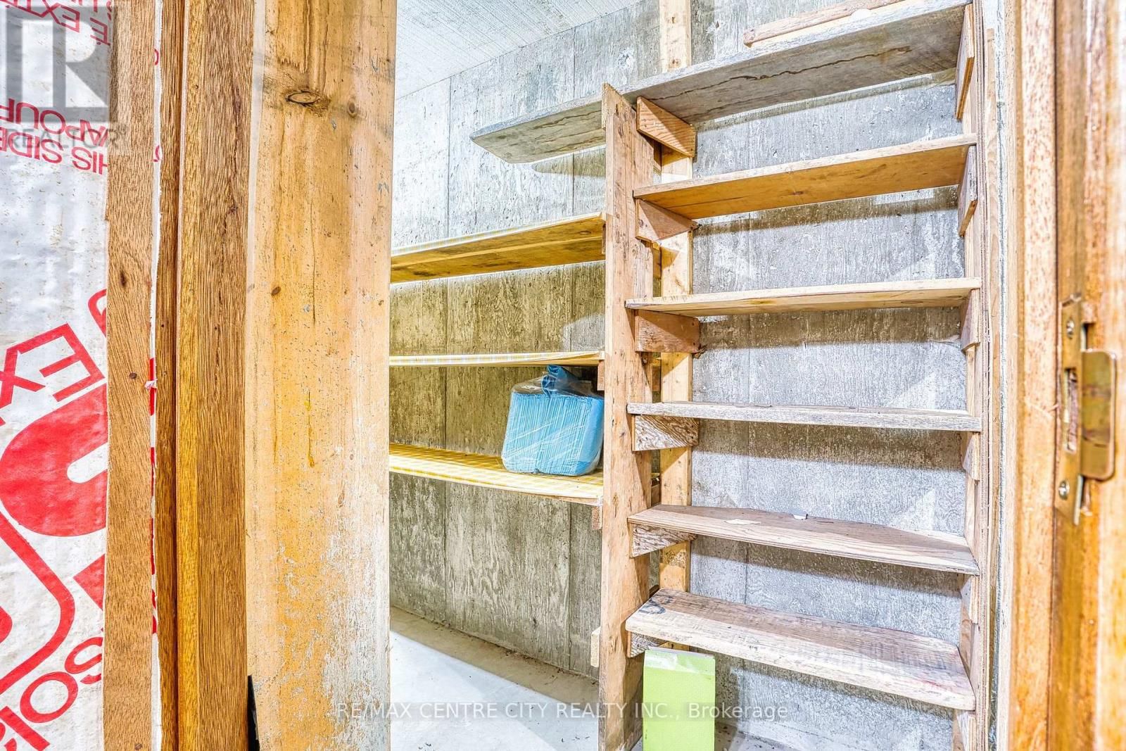 520 VICTORIA STREET Image 18