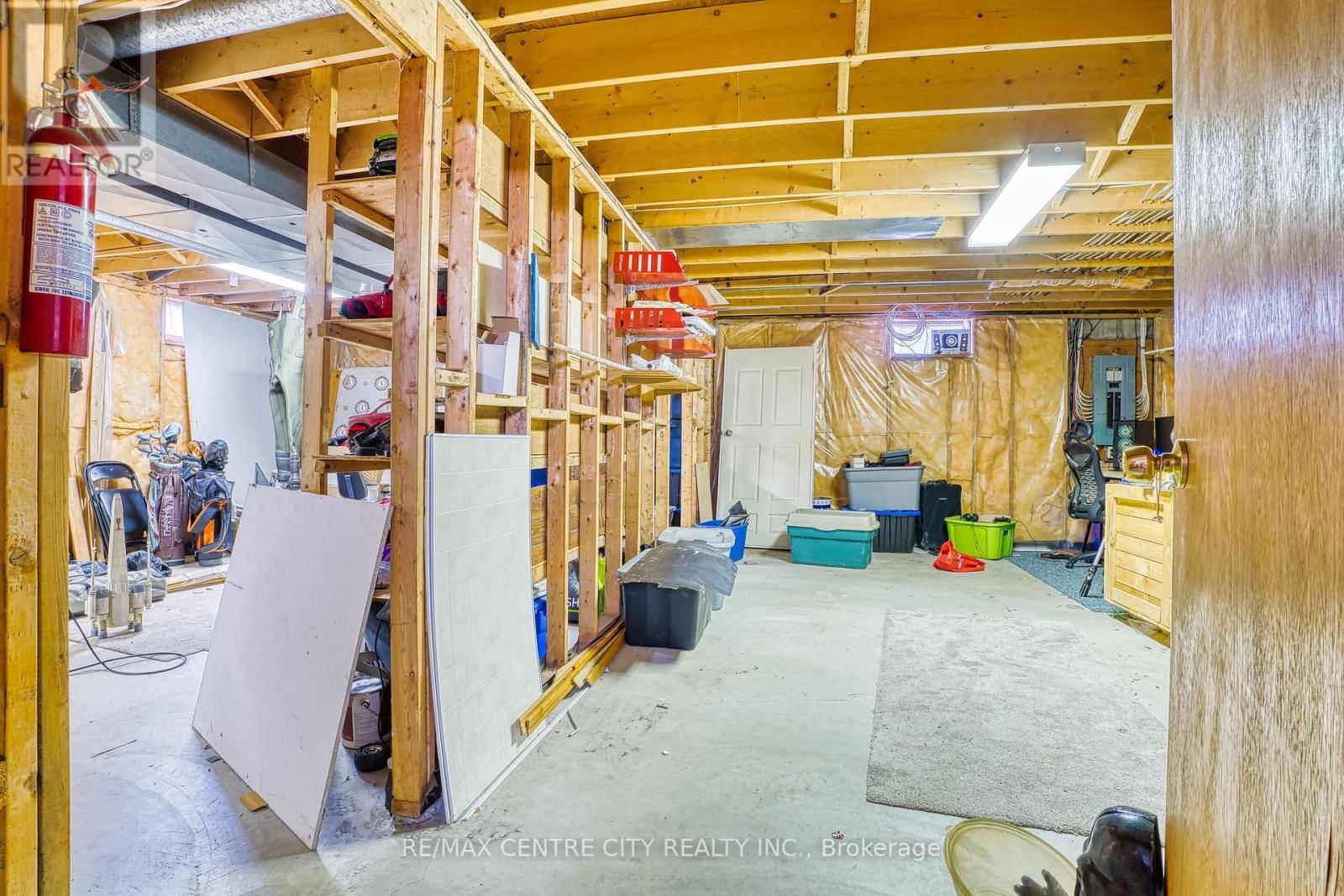 520 VICTORIA STREET Image 19