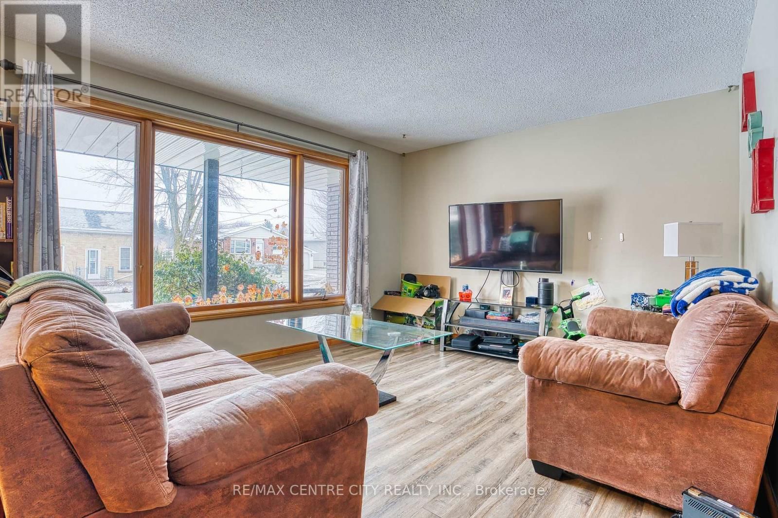 520 VICTORIA STREET Image 8