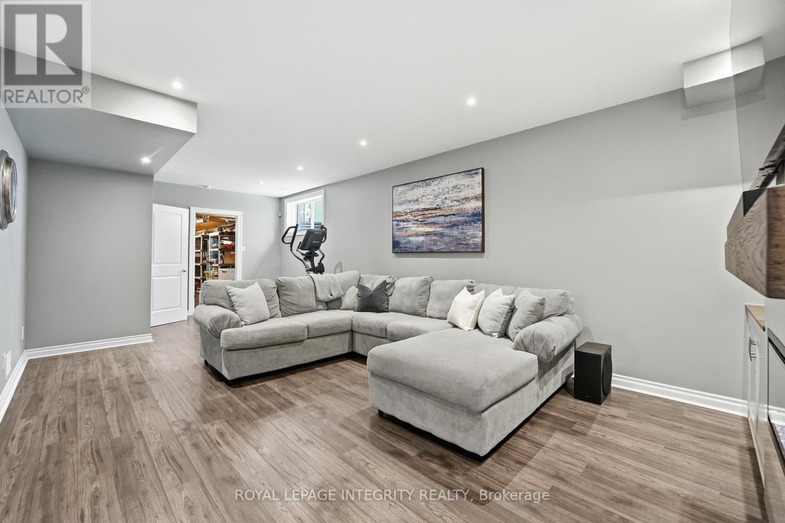 476 ANCASTER AVENUE Image 32